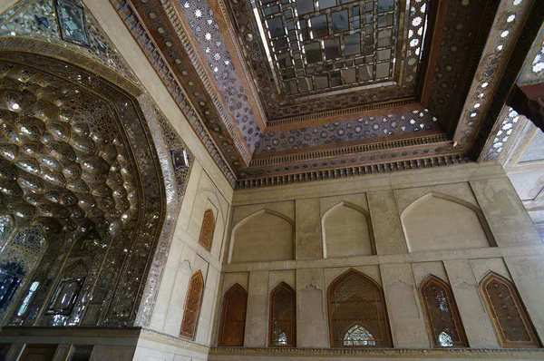 Hermoso detalle en Chehel Sotoun Palace en Isfahán, Irán . — Foto de Stock