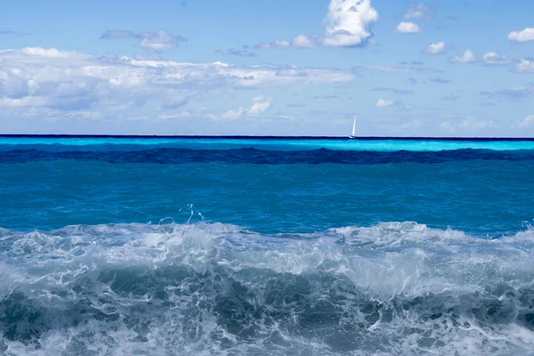 Belle onde nel mare — Foto Stock