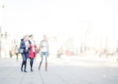 Şehir taşıt. Yüksek anahtar bulanık görüntü insanların yürüyüş 