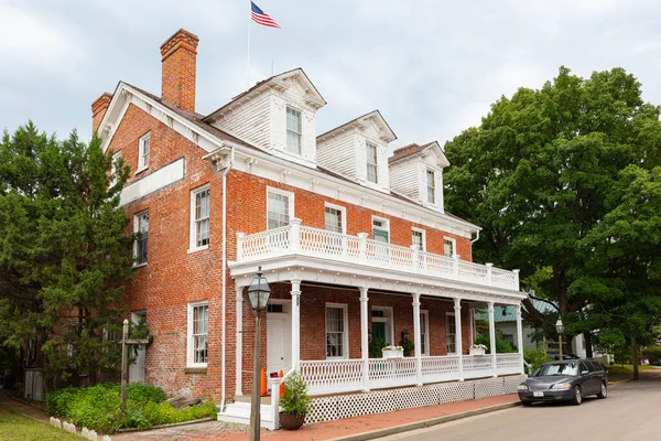 Old Hotel 미국의 국기를 나르는 호텔이다 Genevieve Missouri Usa — 스톡 사진