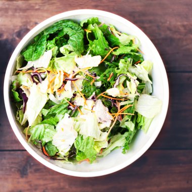 Taze bahar salatası