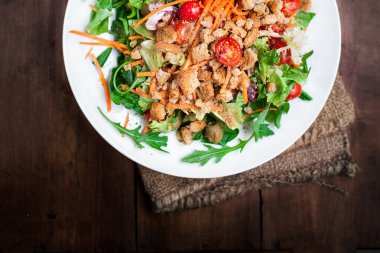 sağlıklı sebze salatası