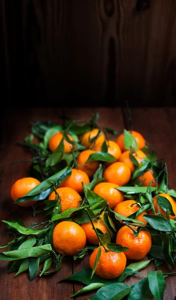 木制桌子上的橘子 — 图库照片