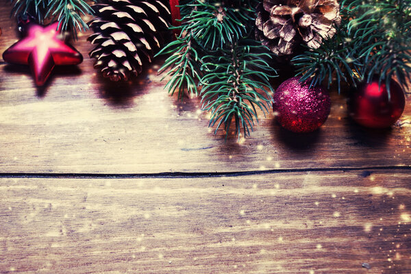 Рождественские украшения на дереве
