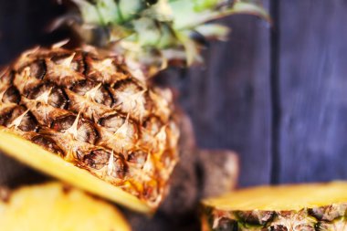 ananas tropikal meyvesi 