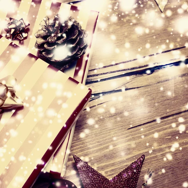 Bożonarodzeniowe pudełka i dekoracje — Zdjęcie stockowe