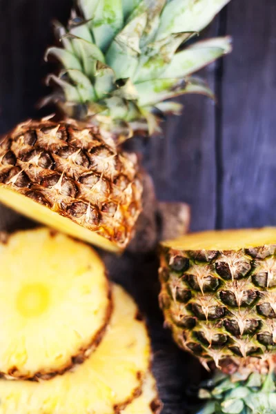 Tropische ananasvruchten — Stockfoto