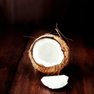 Hindistan cevizi meyve parça ile