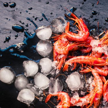 Buz ov ile çiğ karides