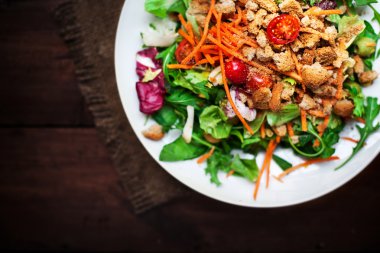 sağlıklı sebze salatası