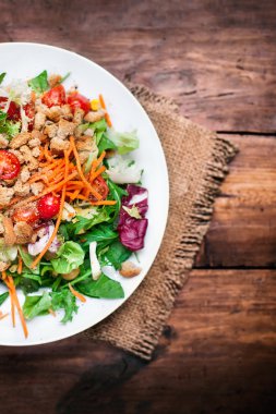 sağlıklı sebze salatası