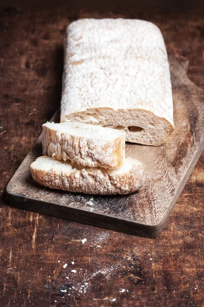 Beyaz pişmiş ekmek — Stok fotoğraf