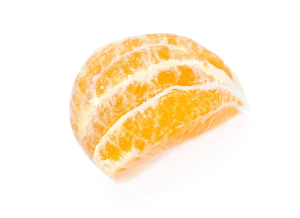 Verse Mandarijnschijfje Geïsoleerd Witte Achtergrond Ripe Tangerine Fruit Segment — Stockfoto