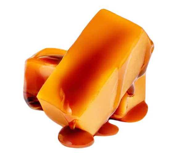 Süße Karamellbonbons Mit Karamellsoße Isoliert Auf Weißem Hintergrund Nahaufnahme — Stockfoto