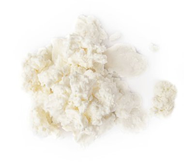 Beyaz arka planda izole edilmiş süzme peynir. Yüksek proteinli günlük ürünler. Üst görünüm