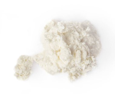 Beyaz arka planda izole edilmiş süzme peynir. Yüksek proteinli günlük ürünler. Üst görünüm