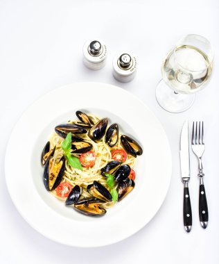 İtalyan makarna midye ile