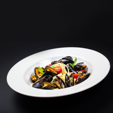 İtalyan makarna midye ile