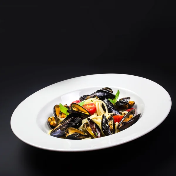 Italian pasta with mussels