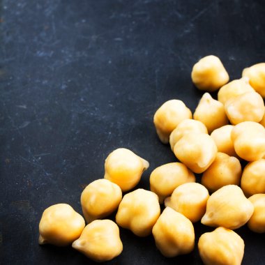 Altın nohut yığını kapat