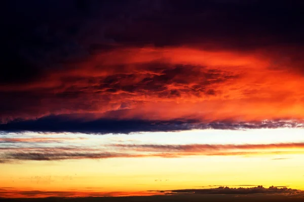 Vista panorâmica do belo pôr do sol — Fotografia de Stock