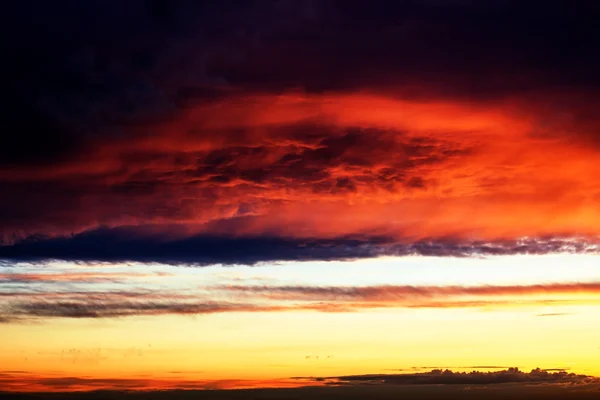 Vista panorámica de la hermosa puesta de sol —  Fotos de Stock