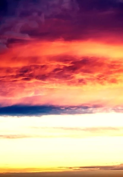 Sunset with beautiful vivid  sky — Stock Photo, Image