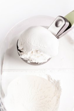 vanilyalı dondurma kaşık