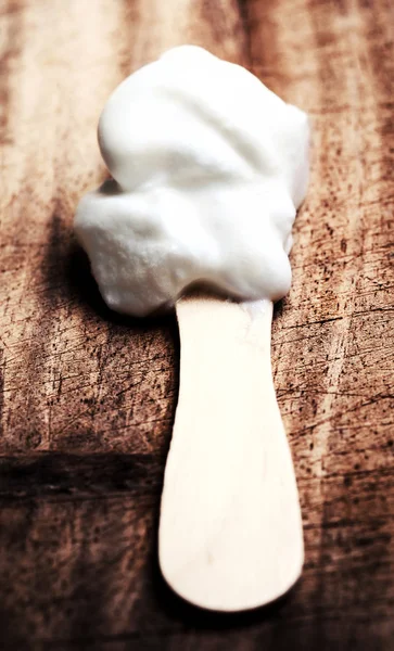 Mjuk vaniljglass på en pinne — Stockfoto