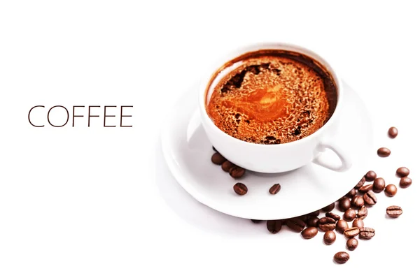 Taza de café y platillo con granos de café — Foto de Stock