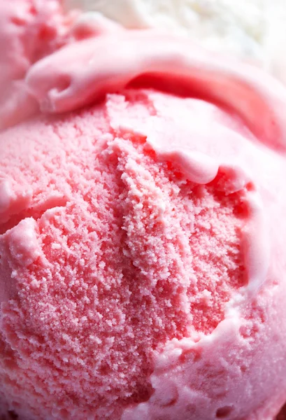 Çilekli dondurma kaşığı