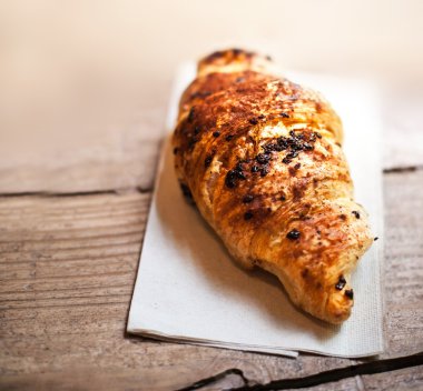 Taze ve lezzetli kruvasan.