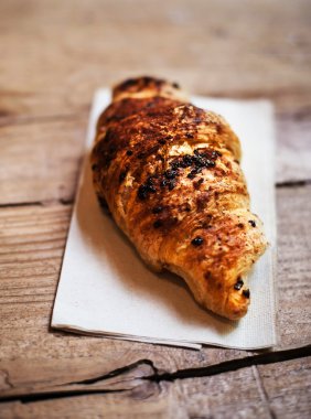 Taze ve lezzetli kruvasan.