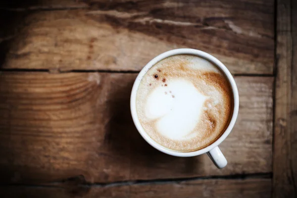 하트 패턴으로 커피 한잔 — 스톡 사진