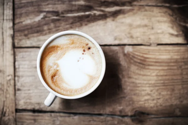 Cup of coffee with heart pattern — Stock Photo, Image