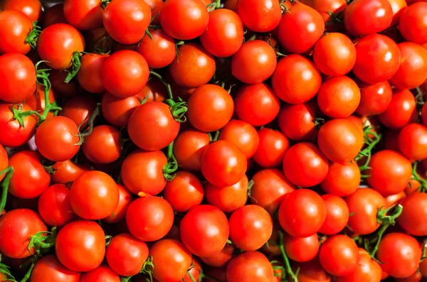 红樱桃西红柿在市场 — 图库照片