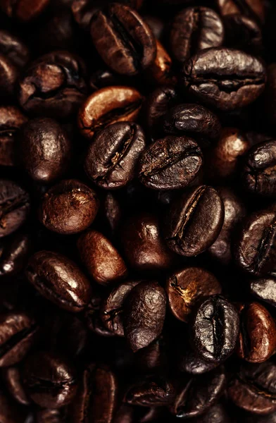 Чёрные кофейные зёрна — стоковое фото