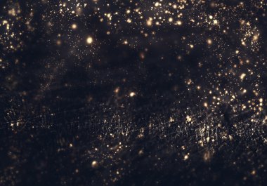 Altın ışık ile karanlık arka plan