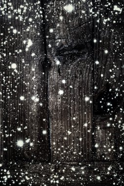 Altın ışık ile karanlık arka plan