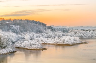 Nehir Nemunas kıyıları