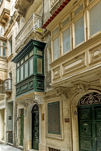Máltai régi erkéllyel — Stock Fotó