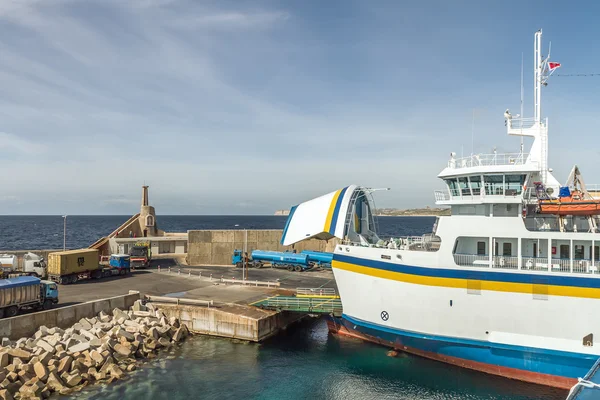 Ferryin в порту — стоковое фото