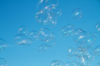 Gökyüzünde çok kabarcıklar