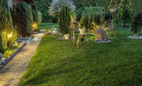 Garden in evening — Stock Photo, Image