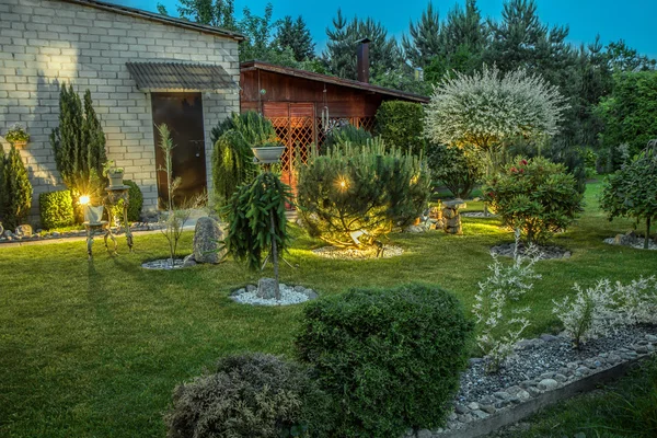 Güzel bahçe ışıkları