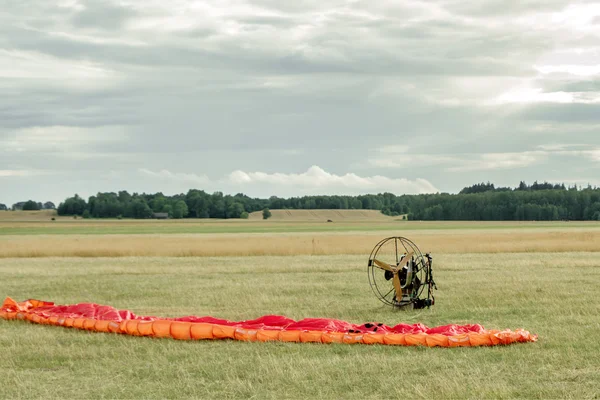 Paraglider ready for the flight — Stock Photo, Image