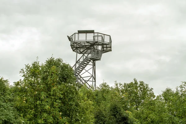 Beoordelingen toren op de heuvel — Stockfoto