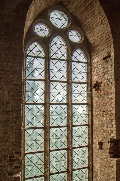 Tour de l'église vieille fenêtre — Photo