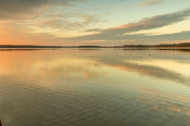 Cennetin yansıması göle