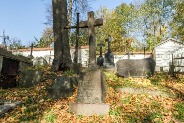 Vilnius eski ve terk edilmiş mezarlıkta